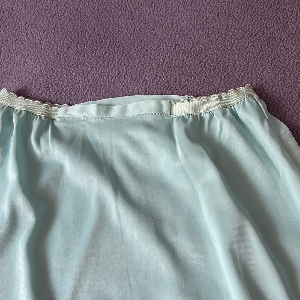 🎁Warner’s Beautiful Half Slip - Picture 3 of 5